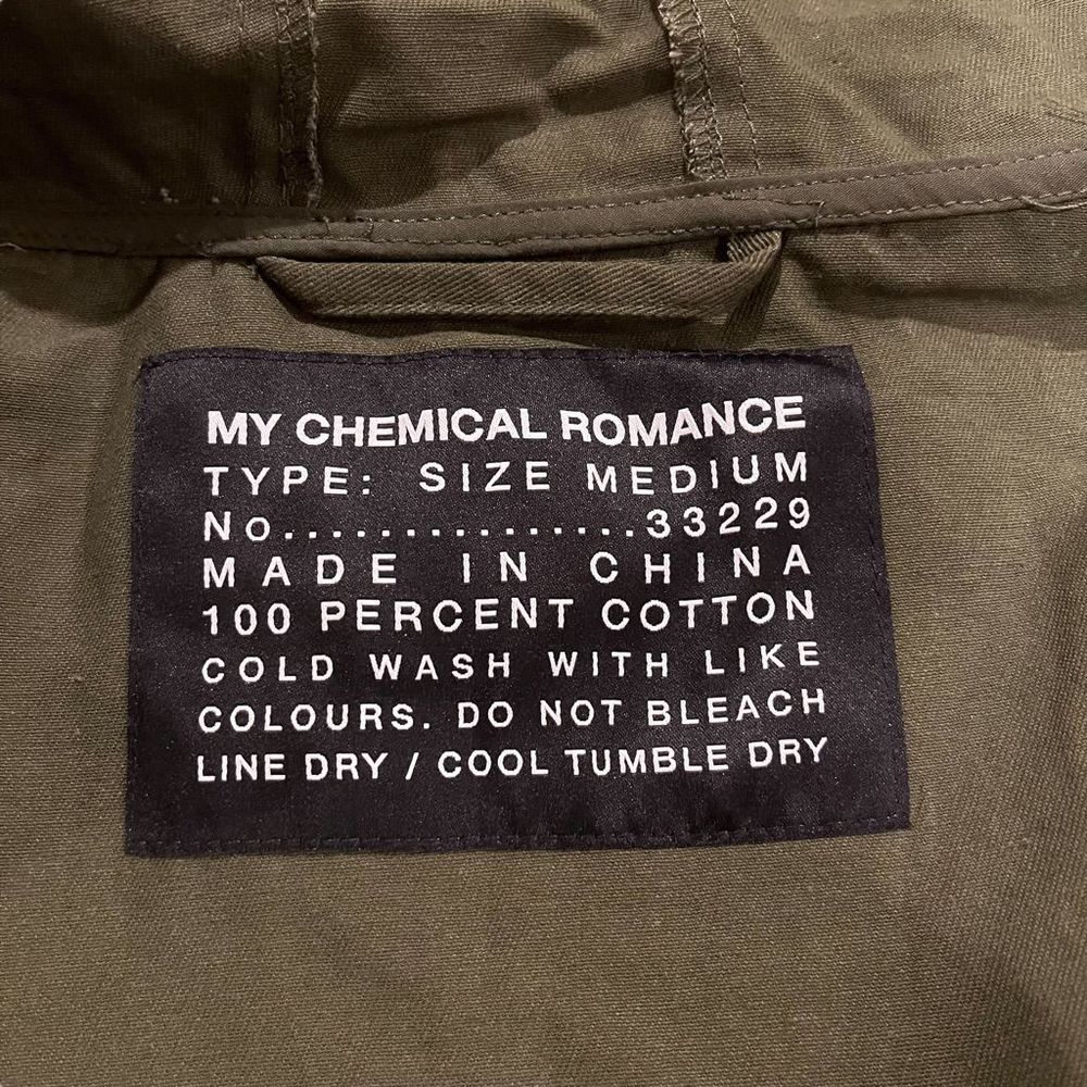 MCR My Chemical Romance Army Green Yellow SWARM 2022 Tour Jacket Men’s Medium - Picture 9 of 9